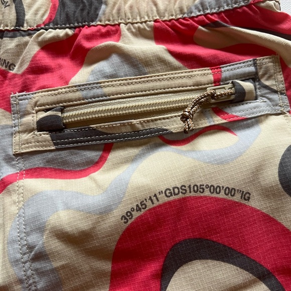 NWT The North Face Women's Patterned Shorts - Red and Gray Size Large No Liner🔥 - Picture 7 of 8